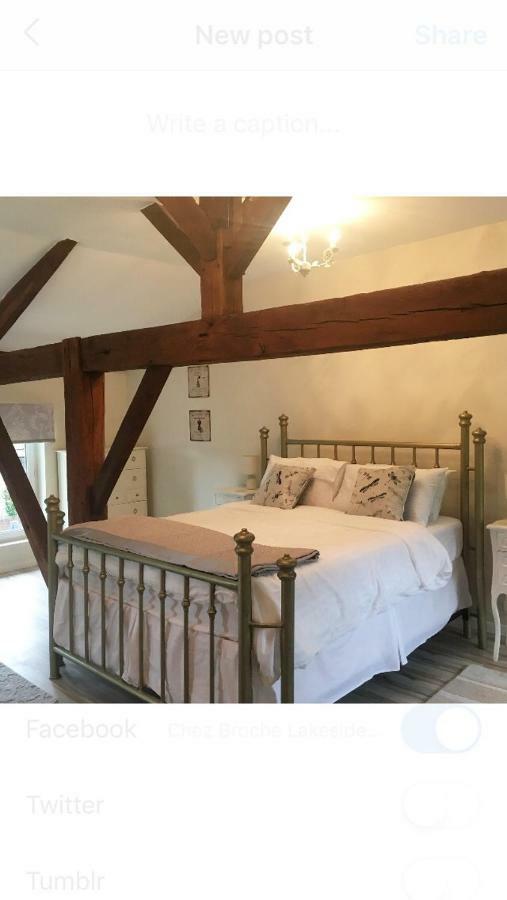 Mazerolles  Chez Broche Bed & Breakfast エクステリア 写真