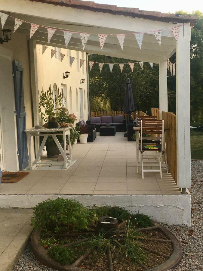 Mazerolles  Chez Broche Bed & Breakfast エクステリア 写真